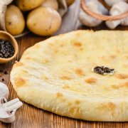 Осетинский пирог с картошкой, грибами и луком