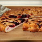 Вкуснейший сладкий пирог с яблоком и брусникой